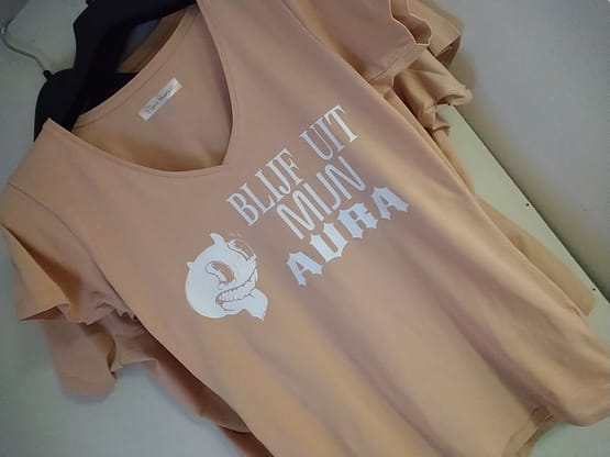 T-Shirt blijf uit mijn aura