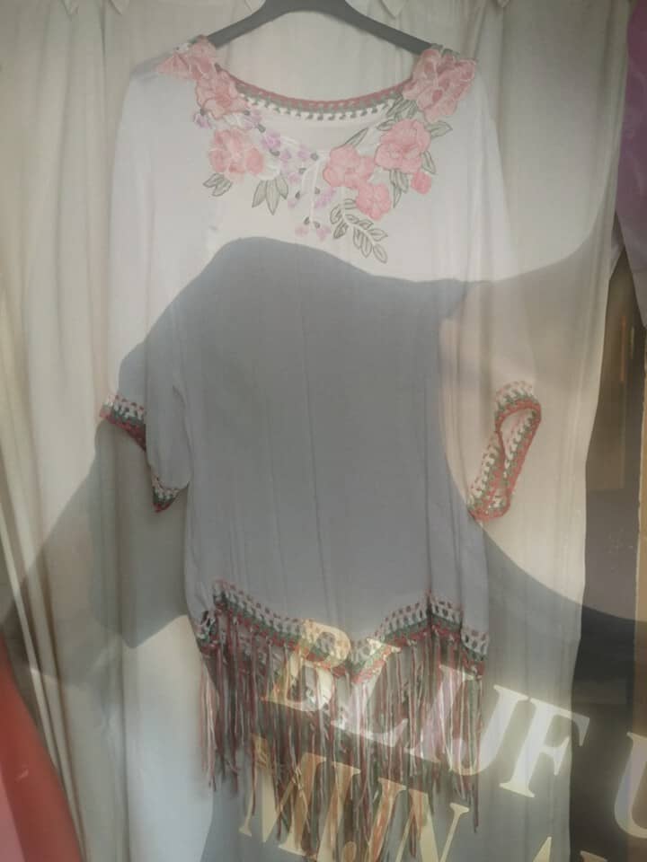 Ibiza tuniek met mooie bloemen hals